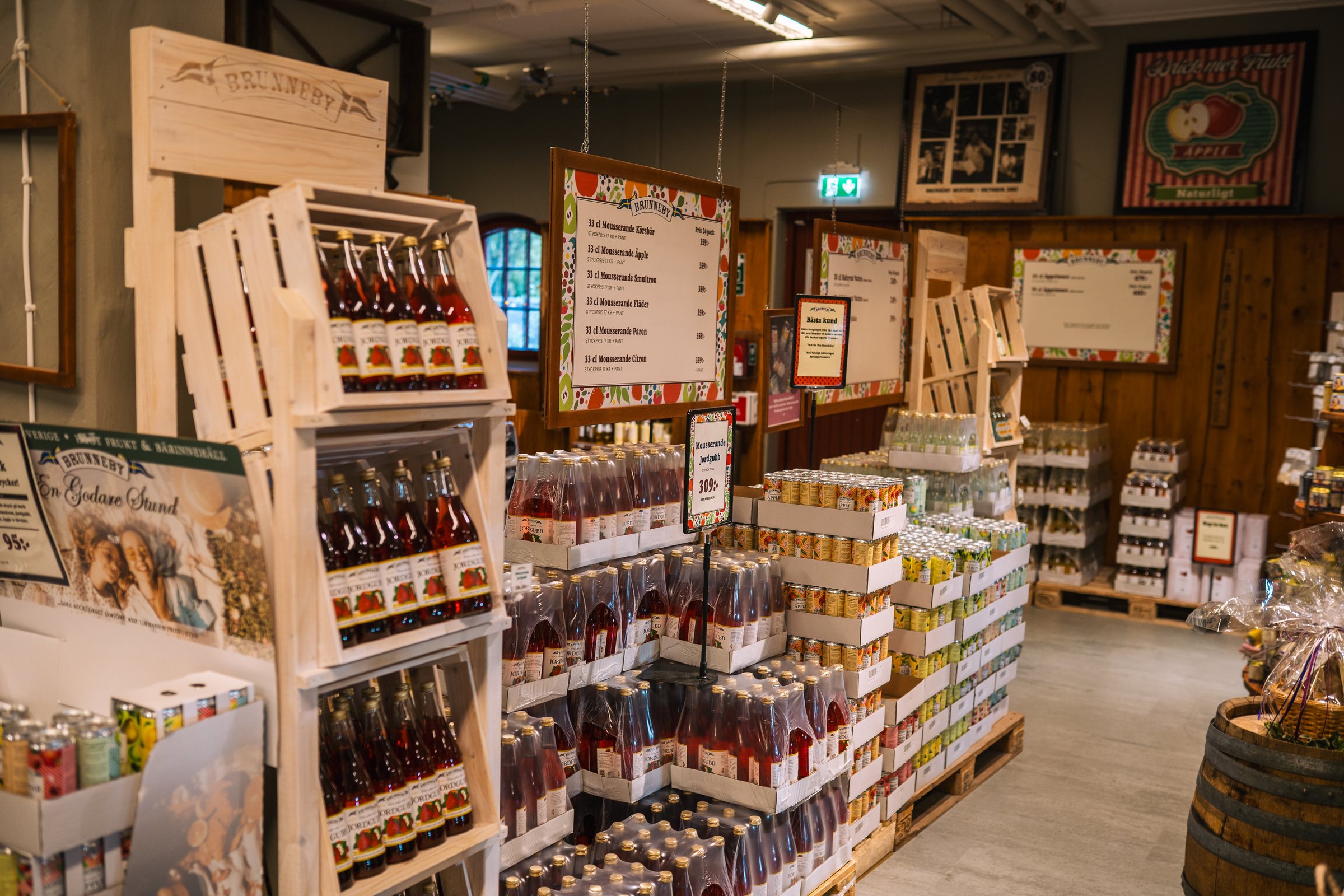 Shelves of juices and cider in the Brunneby Musteri farm shop